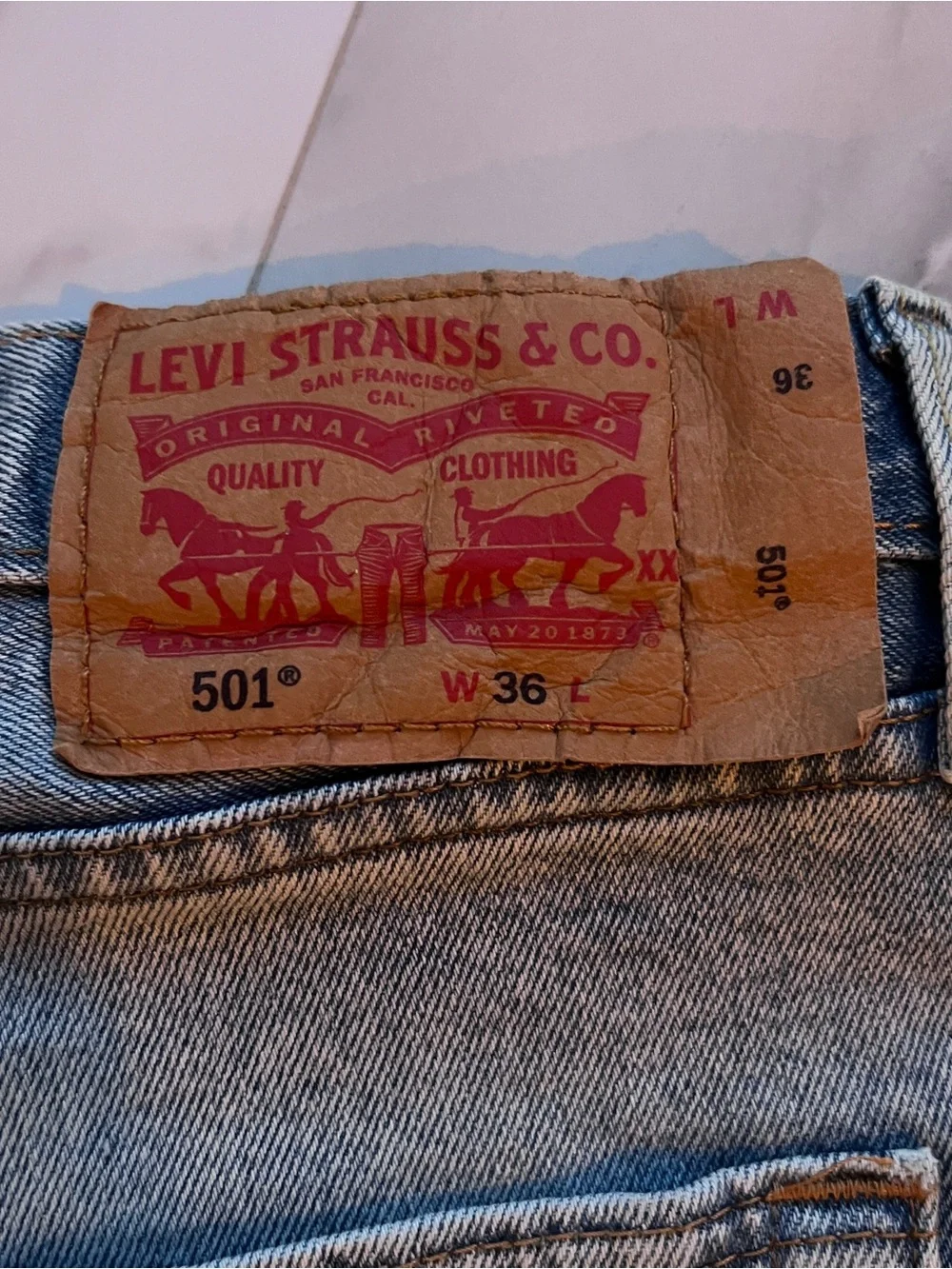 Levi's 501 Men's Light Blue Denim Shorts W36 L9 buttonfly.